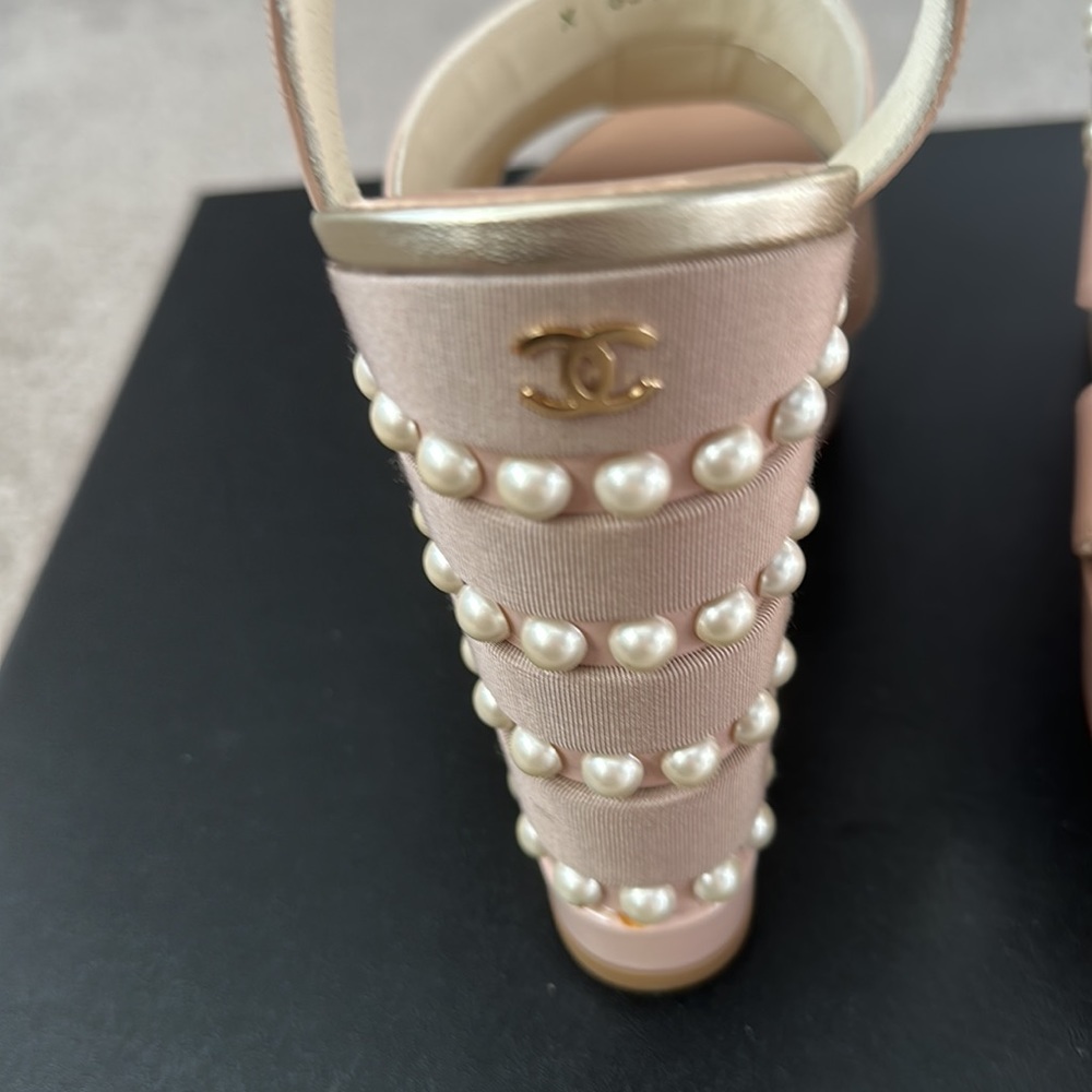 CHANEL Pearl Platform Wedge Sandals Nude Beige-Pink EU size 42 RARE 19P - Picture 7 of 10